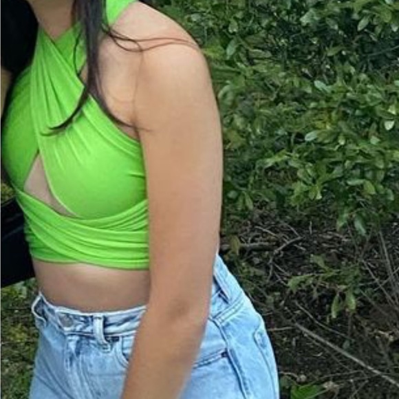 Princess Polly wrap top in green. Size 8. - Picture 2 of 4